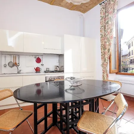Trastevere Charming Retreat On Cobblestone Street شقة روما
