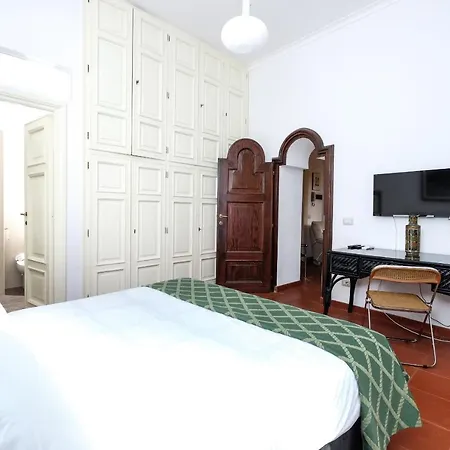 Trastevere Charming Retreat On Cobblestone Street Apartment